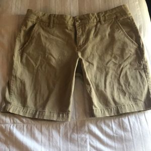 Woman’s Knee length shorts